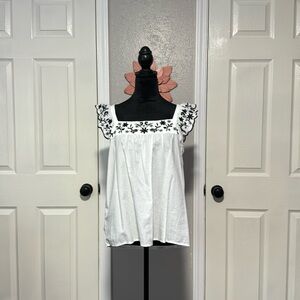 Ann Taylor Loft white/black embroidery blouse, EXCELLENT CONDITION, size medium